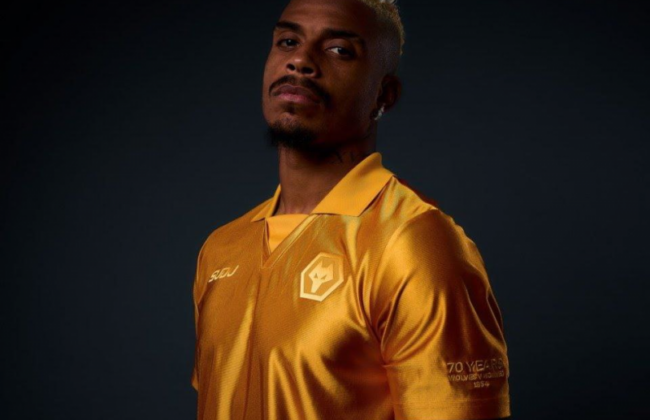 پیراهن ویژه ولوز: مثل شخصیت منفی فیلم معروف! (عکس)