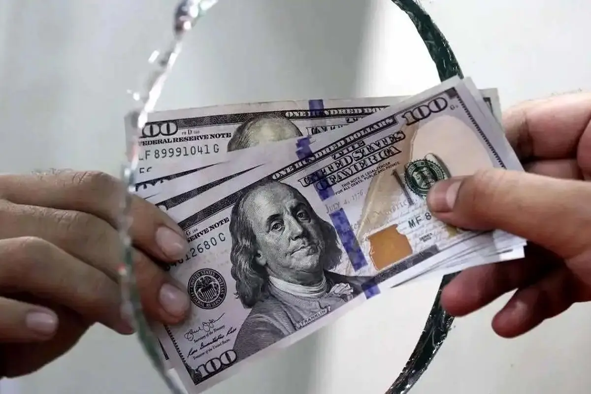 قیمت دلار امروز سر به فلک کشید ( ۹ آذر)